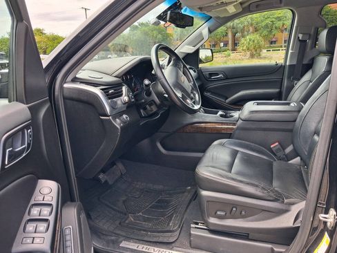 Used 2019 Chevrolet Suburban LT RWD image 10