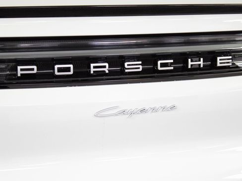 Used 2025 Porsche Cayenne Coupe image 13