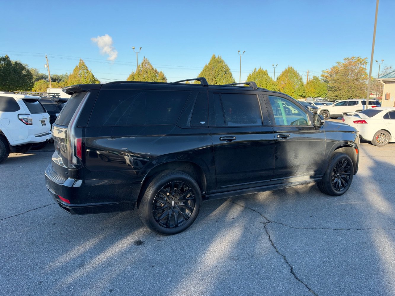 Used 2023 Cadillac Escalade ESV Sport Platinum w/ LPO, ONYX Package AWD/4WD image 5