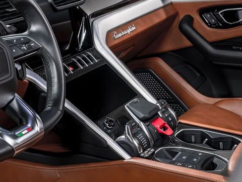 Used 2022 Lamborghini Urus image 22