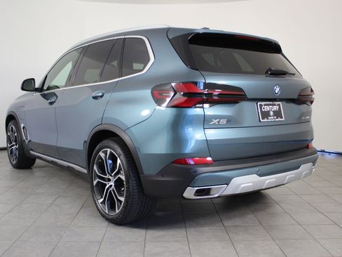 New 2026 BMW X5 xDrive50e image 3