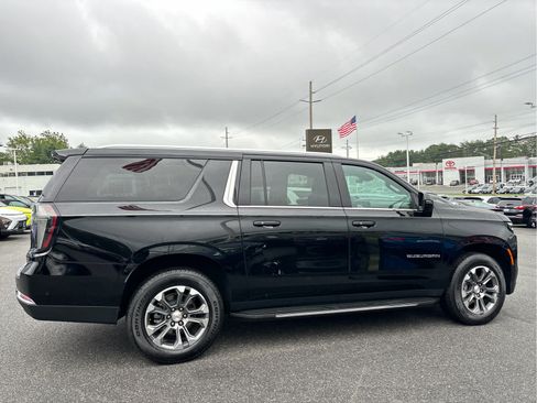 Certified 2026 Chevrolet Suburban LT w/ Comfort Package AWD/4WD image 4