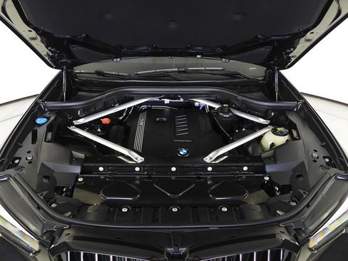 Used 2021 BMW X5 sDrive40i w/ M Sport Package image 6