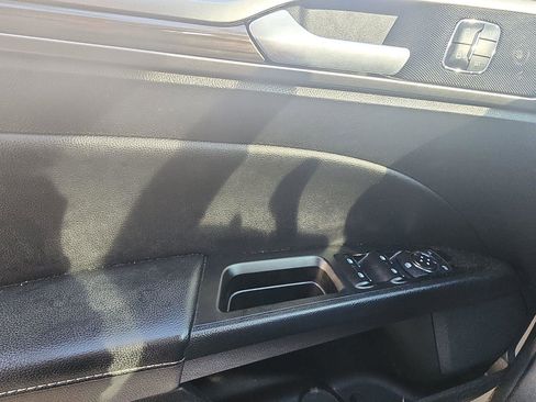 Used 2018 Ford Fusion SE w/ Fusion SE Technology Package FWD image 15