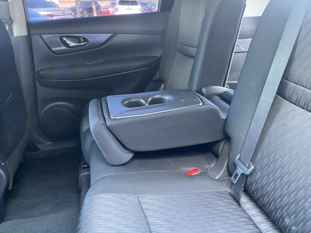 Used 2020 Nissan Rogue SV FWD image 21
