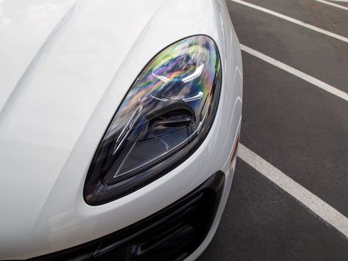 Certified 2026 Porsche Macan AWD/4WD image 13