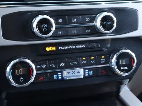 Used 2022 Ford F250 Lariat w/ Black Appearance Package AWD/4WD image 37