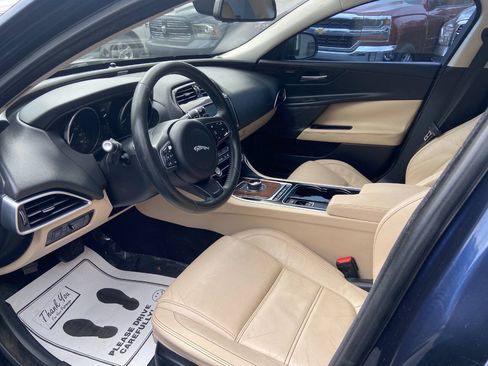 Used 2017 Jaguar XE Prestige RWD image 10