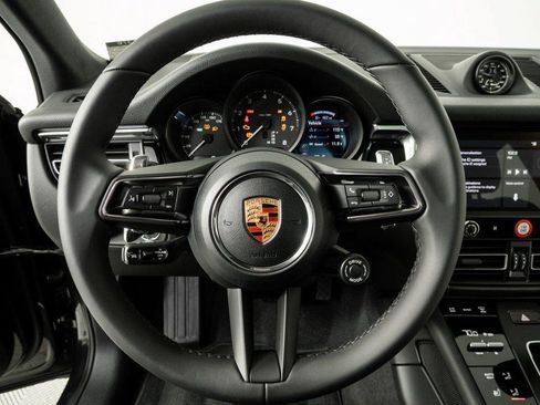 Used 2026 Porsche Macan AWD/4WD image 9