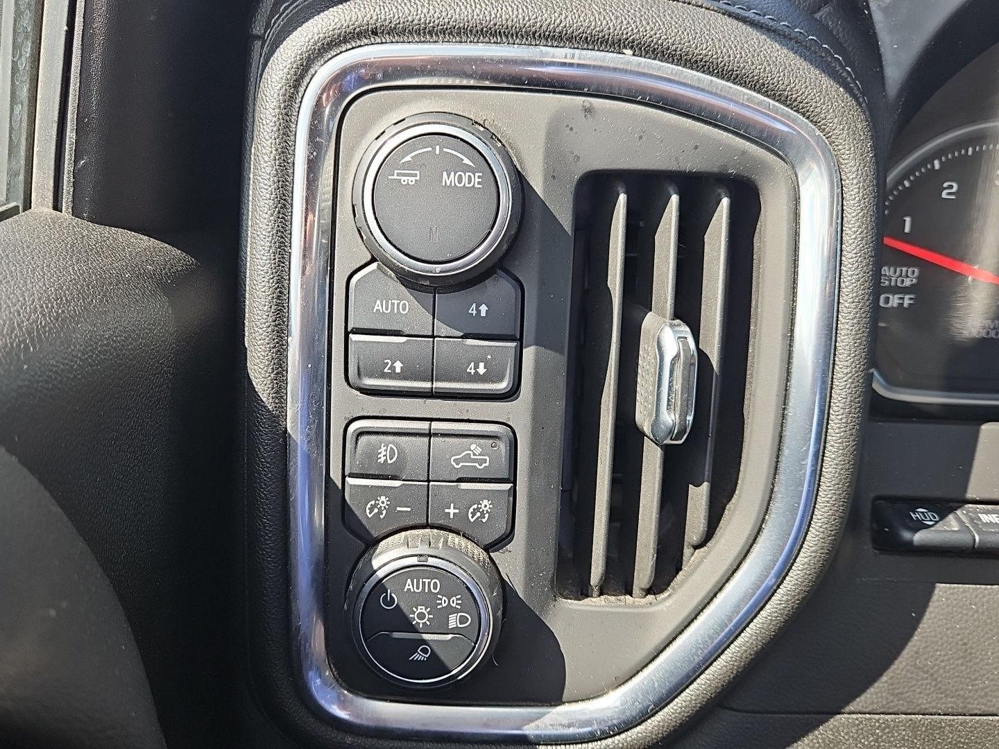 Used 2021 Chevrolet Silverado 1500 LTZ w/ LTZ Premium Package AWD/4WD image 25