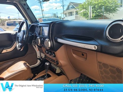 Used 2014 Jeep Wrangler Unlimited Sahara w/ Dual Top Group AWD/4WD image 20