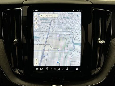 Certified 2025 Volvo XC60 B5 Plus image 18