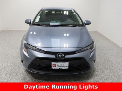 Used 2025 Toyota Corolla LE image 3