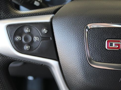 Used 2022 GMC Terrain SLE FWD image 32