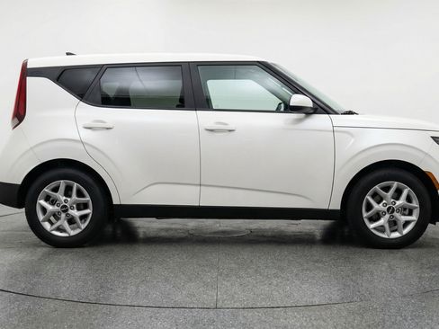 Used 2025 Kia Soul LX w/ LX Technology Package image 11