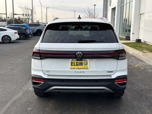 Certified 2025 Volkswagen Taos SE w/ Panoramic Sunroof Package image 5