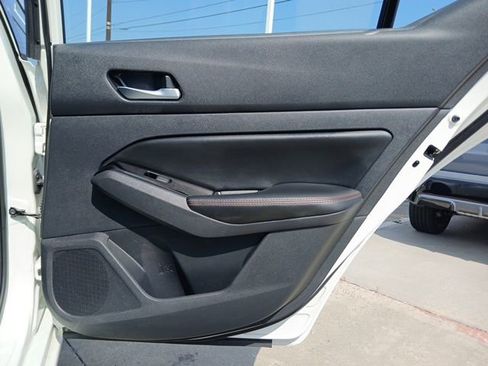 Used 2023 Nissan Altima 2.5 SR image 10