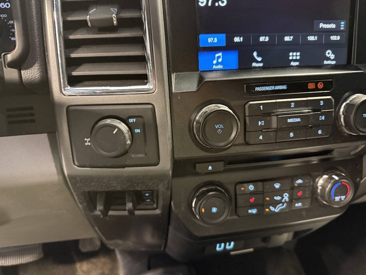 Used 2017 Ford F250 XLT w/ XLT Premium Package AWD/4WD image 19