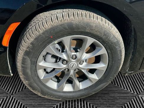 New 2026 Chrysler Pacifica Select AWD/4WD image 9