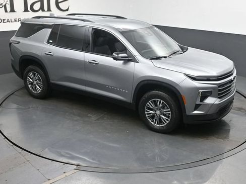 New 2026 Chevrolet Traverse LT w/ Driver Confidence Package FWD image 17