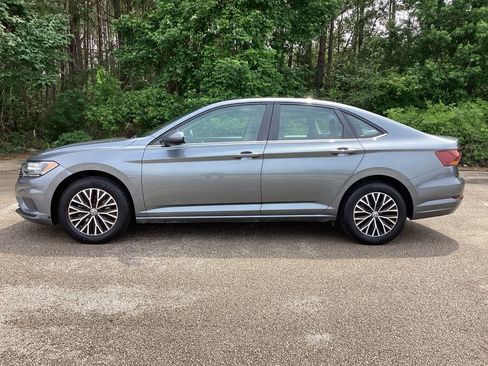 Used 2019 Volkswagen Jetta SE w/ Cold Weather Package FWD image 6