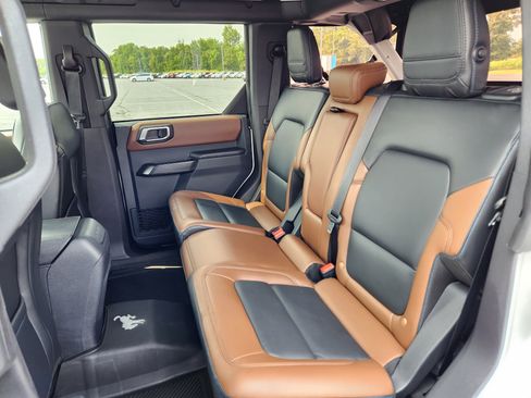 Used 2024 Ford Bronco Outer Banks image 11