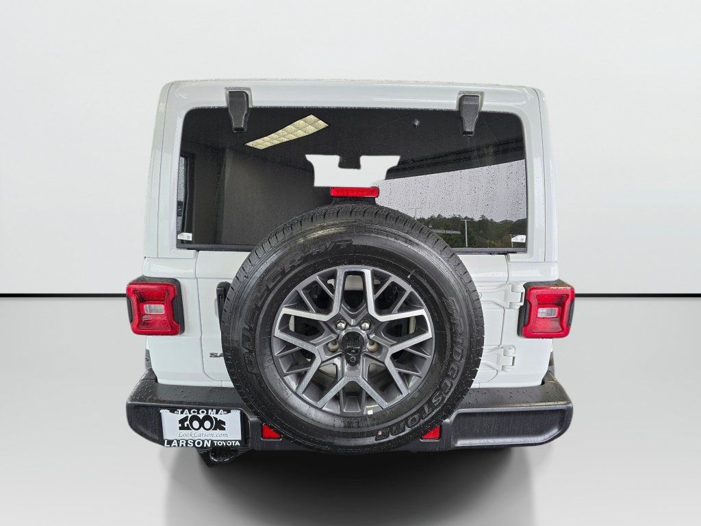 Used 2025 Jeep Wrangler Unlimited Sahara AWD/4WD image 4