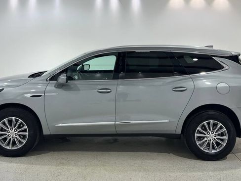 Used 2024 Buick Enclave Essence w/ Technology Package FWD image 2