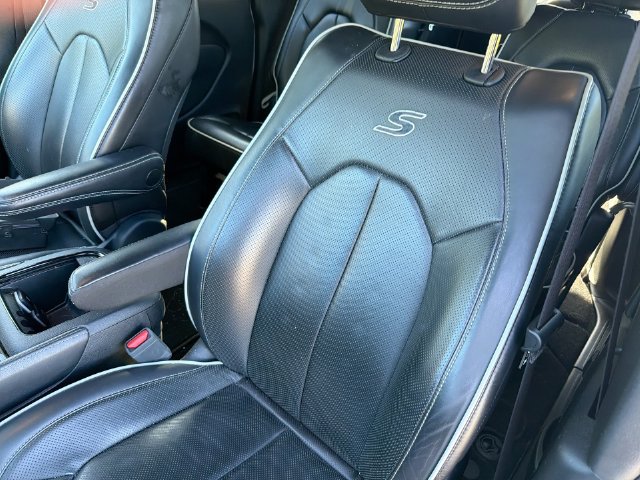 Used 2025 Chrysler Pacifica Limited FWD image 14