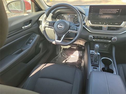 Used 2024 Nissan Altima 2.5 SV w/ SV Premium Package image 8
