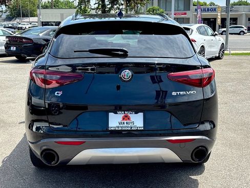 Used 2023 Alfa Romeo Stelvio Ti AWD/4WD image 5