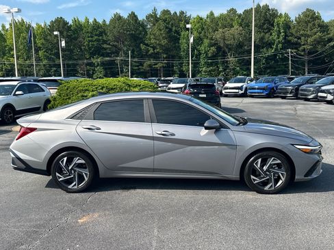 Used 2024 Hyundai Elantra SEL w/ Convenience Package FWD image 2