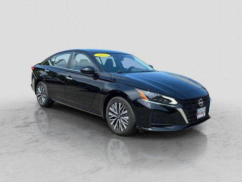 Certified 2023 Nissan Altima 2.5 SV AWD/4WD image 3