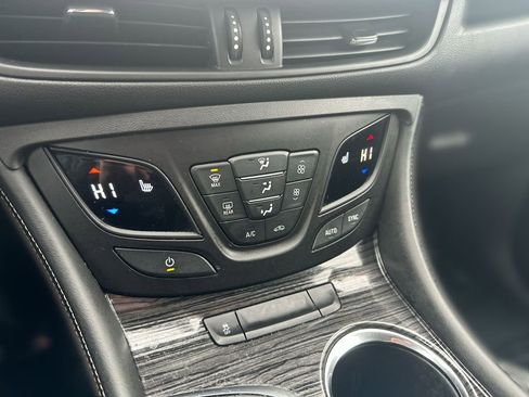 Used 2017 Buick Envision Essence image 16
