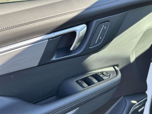 Used 2025 Buick Enclave Preferred image 18