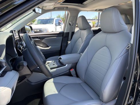 New 2026 Toyota Highlander XLE AWD/4WD image 13