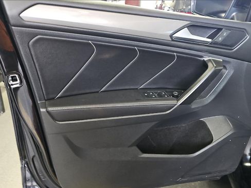 Used 2023 Volkswagen Tiguan SE FWD image 13