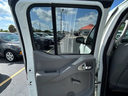 Used 2018 Nissan Frontier SV RWD image 17