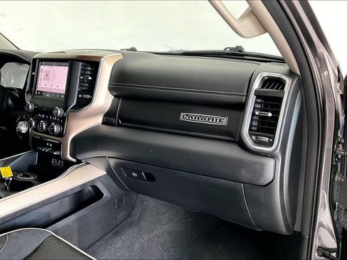 Used 2022 RAM 1500 Laramie AWD/4WD image 18