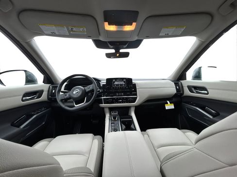 New 2025 Nissan Pathfinder SL image 14