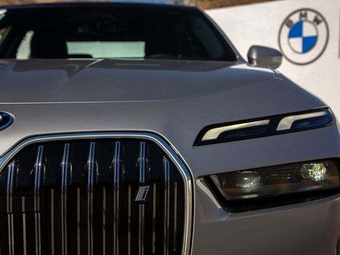 New 2025 BMW i7 xDrive60 image 9