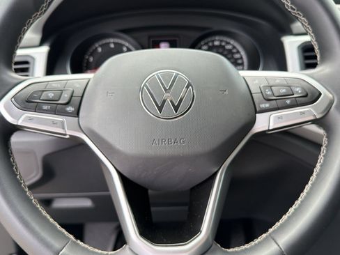 Used 2021 Volkswagen Atlas Cross Sport SE w/ Panoramic Sunroof Package FWD image 11