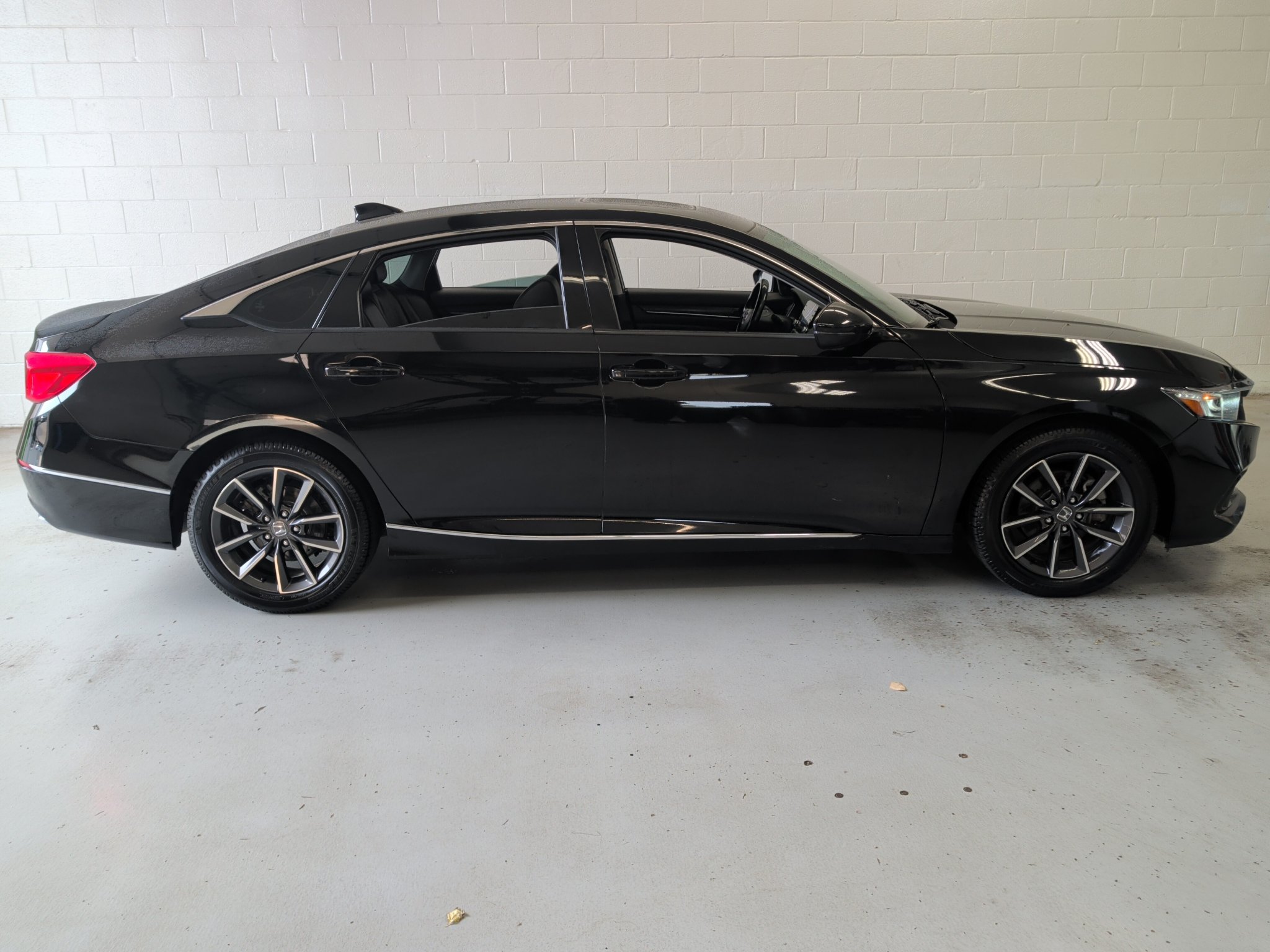 Used 2021 Honda Accord EX-L image 2