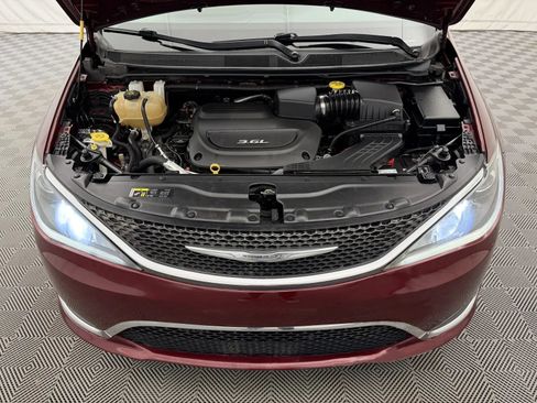 Used 2017 Chrysler Pacifica Touring-L FWD image 30