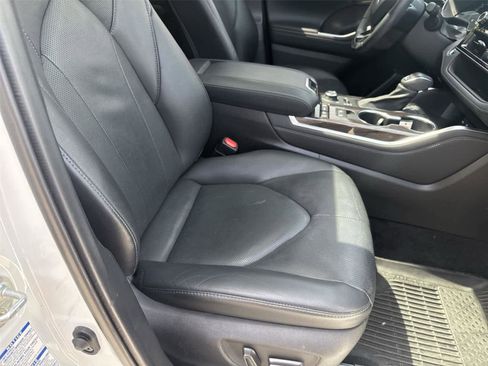 Used 2021 Toyota Highlander Limited AWD/4WD image 14