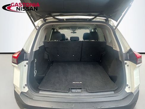 Used 2023 Nissan Rogue SV image 33