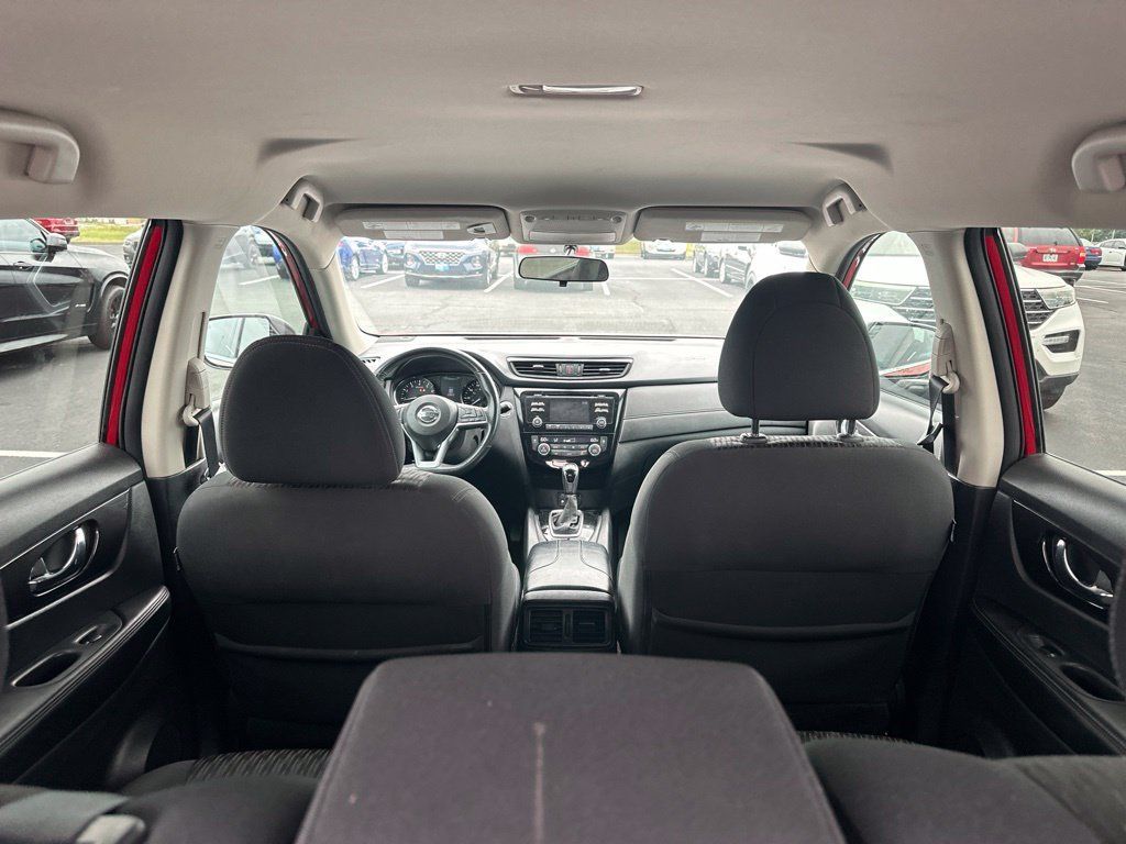 Used 2017 Nissan Rogue SV FWD image 6
