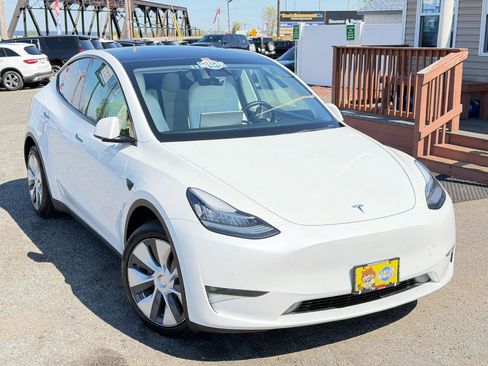 Used 2021 Tesla Model Y Long Range image 3