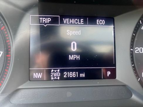 Used 2023 Chevrolet TrailBlazer ACTIV w/ Sun and Liftgate Package AWD/4WD image 2