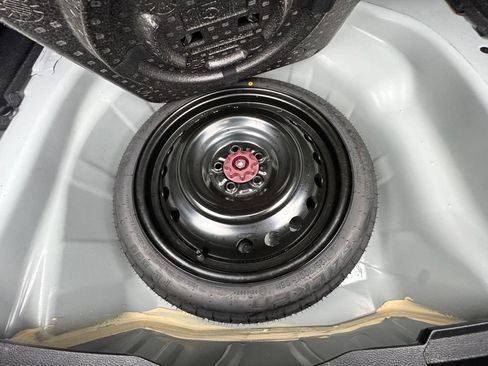 Used 2022 Toyota Corolla LE FWD image 28